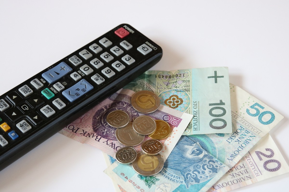 Opłata abonamentowa RTV jest często pomijana przez wielu Polaków. Wizyta kontrolera może jednak wywołać niepokój, zwłaszcza ze względu na potencjalne konsekwencje finansowe.