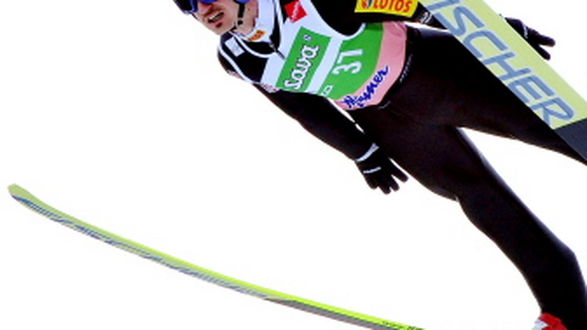 W niedzielę w trzecim konkursie Pucharu Świata w skokach narciarskich, w szwajcarskim Engelbergu wygrał Andreas Kofler, który skoczył 127 w pierwszej i 135 metrów w drugiej serii. Drugą pozycję zajął Thomas Morgenstern. Z Polaków najlepszy był Adam Małysz, który znalazł się na najniższym stopniu podium, a Stefan Hula i Kamil Stoch ukończyli zawody w pierwszej dziesiątce.