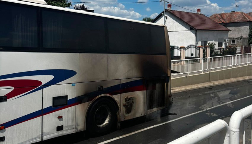 Izgoreo autobus u Inđiji