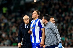 bramkarz staranował bednarka. polak zszedł z boiska z urazem żeber