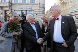 Wybory uzupełniające do Senatu: Kto ma największe szanse i co obiecują politycy