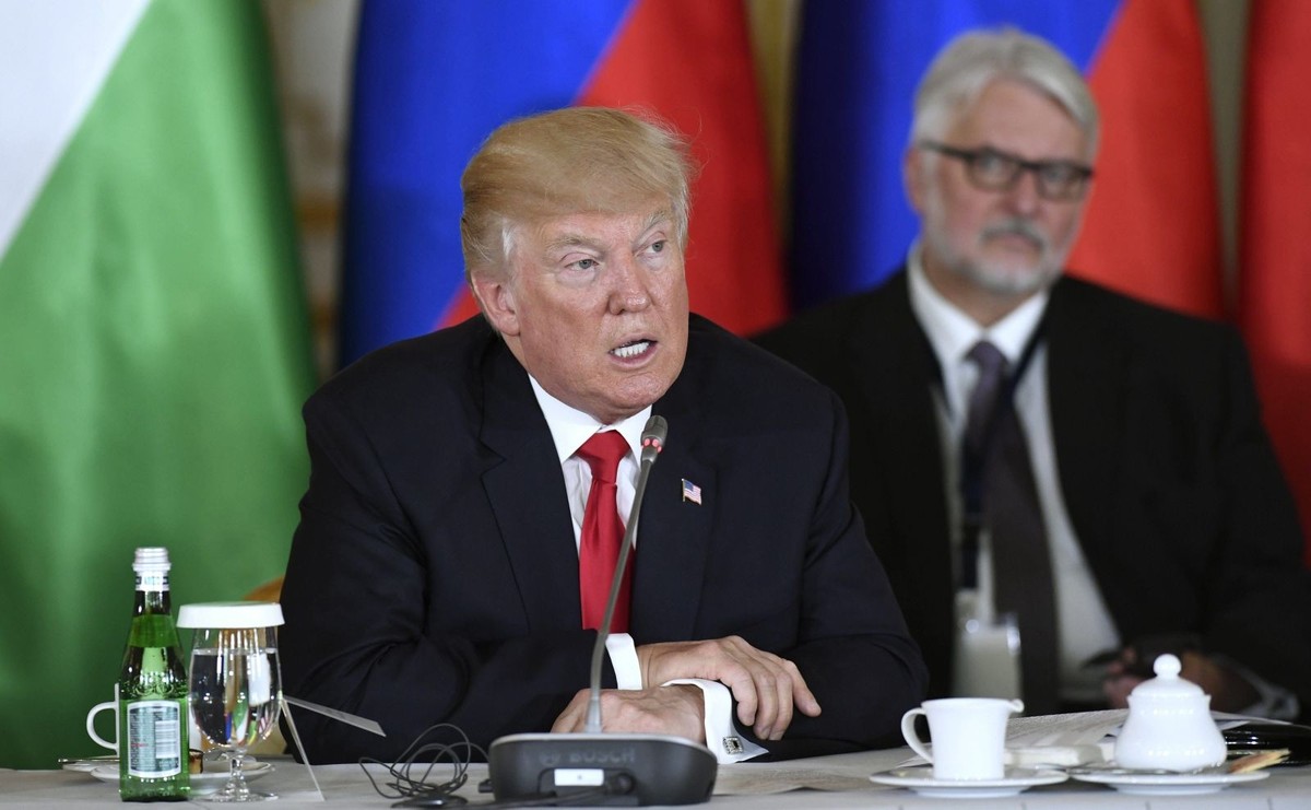 Dziennik gospodarczy "Wiedomosti" zauważa, że w przemówieniu Trumpa kilkakrotnie pojawiało się słowo "wola", gdy amerykański prezydent mówił o "woli zwycięstwa", "woli przeżycia" i "woli obrony naszej cywilizacji". Ocenia, że słowa o stawianej w centrum życia "wierze w rodzinę, a nie w państwo i biurokrację" były "przesłaniem dla Brukseli i Berlina".