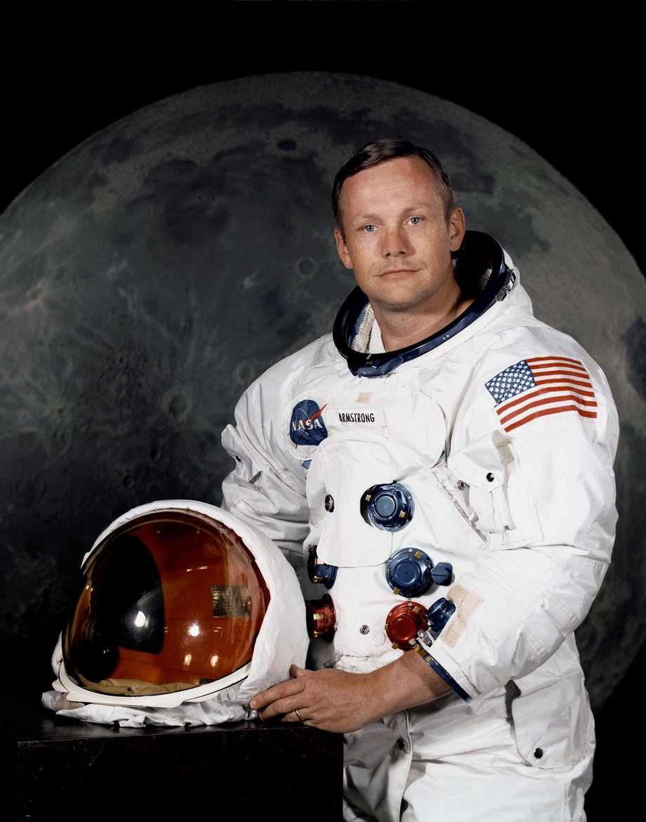 Dowódca misji Neil Armstrong.