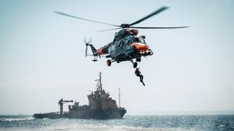 akcja ratunkowa nad bałtykiem. polski śmigłowiec 80 km od brzegu