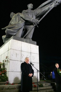 LATVIA-PLAND-WALESA