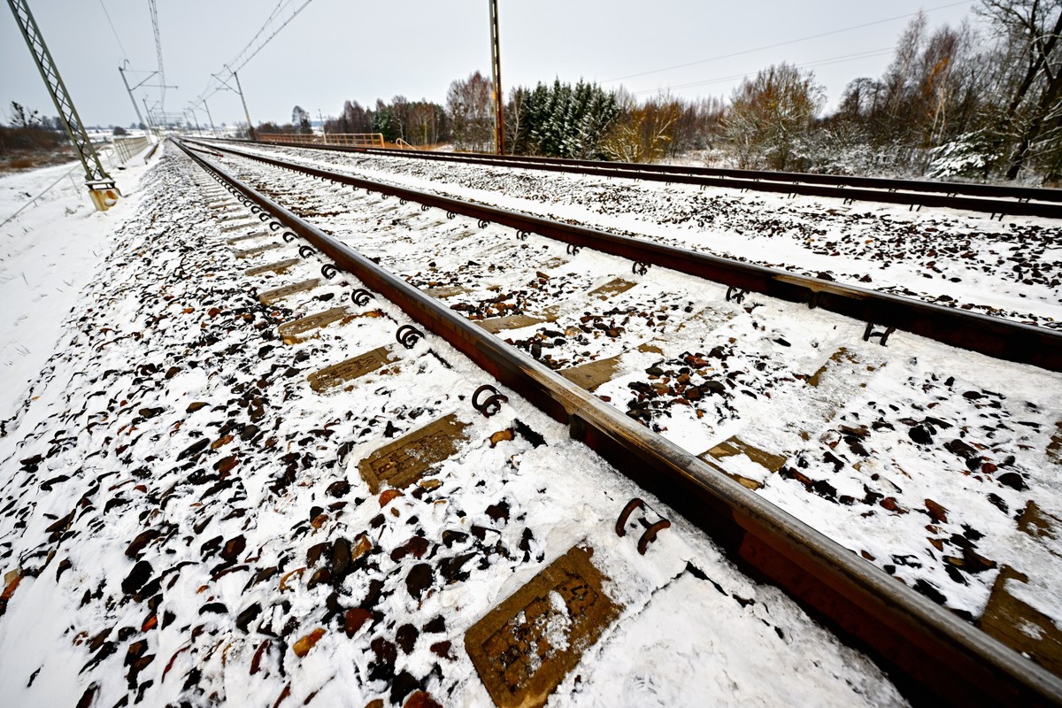 Brak szyny na torach blisko Łodzi. Pociąg zatrzymany w ostatniej chwili