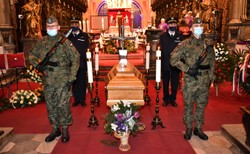 Pogrzeb Sylwestra Chęcińskiego. Prezydent pośmiertnie odznaczył reżysera