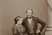 Lud kochał tę historię. Widział w niej nie układ polityczny, lecz bajkę o miłości silniejszej od tronu