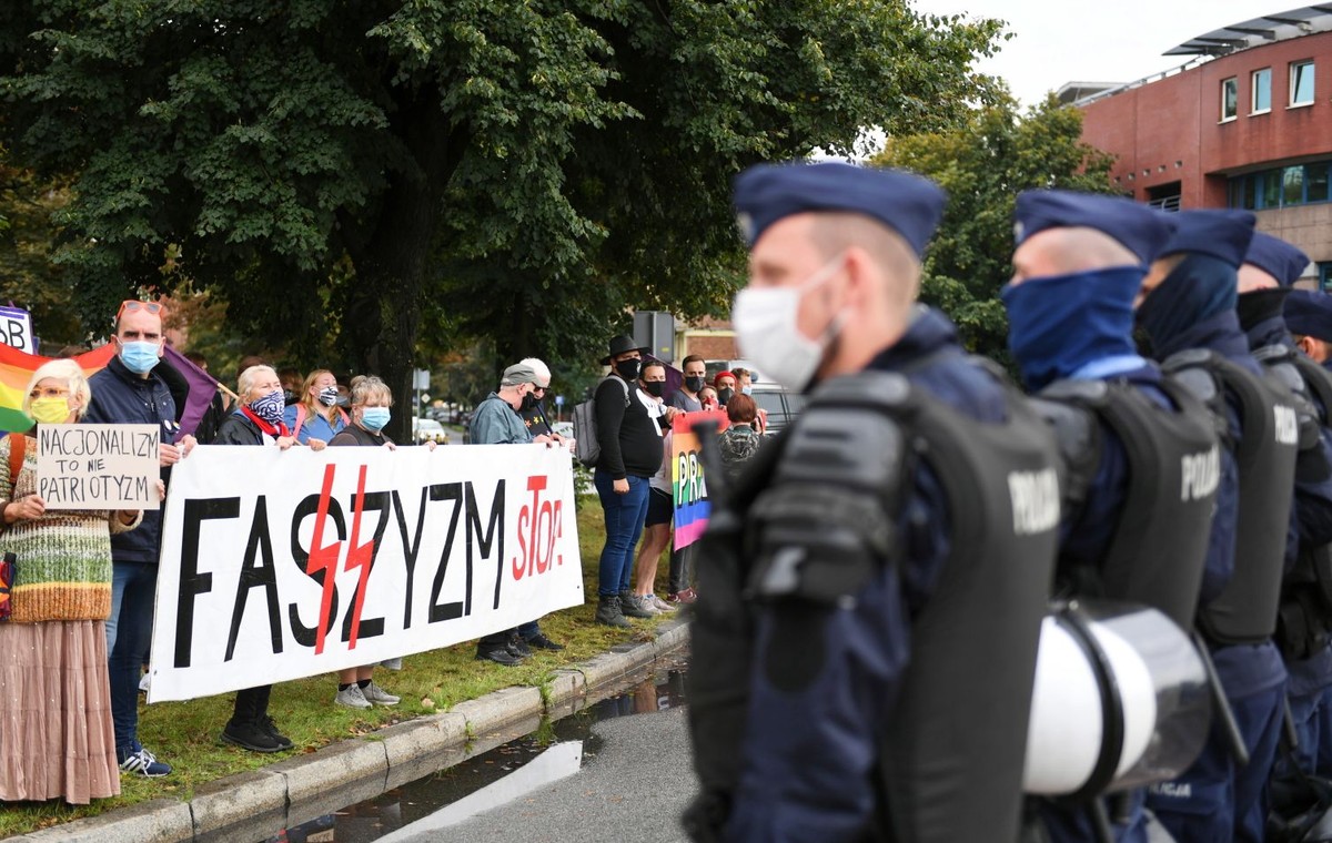 Kontrdemonstracja na trasie marszu środowisk nacjonalistycznych