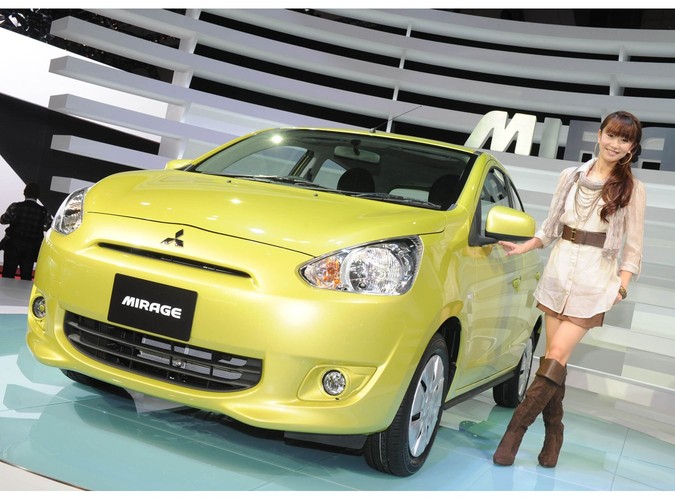 Salon samochodowy w Tokio - dziewczyny