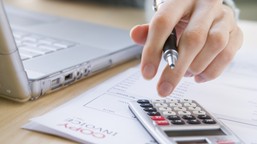 jak ustalić przeciętną liczbę zatrudnionych do odpisu na zfśs i jego korekty