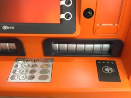 Nadchodzą bankomaty zbliżeniowe: Koniec z "połykaniem" kart przez urządzenie lub kopiowaniem przez przestępców