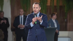 Karol Nawrocki jest mańkutem. Prezydent elekt bije mocno z miejsca