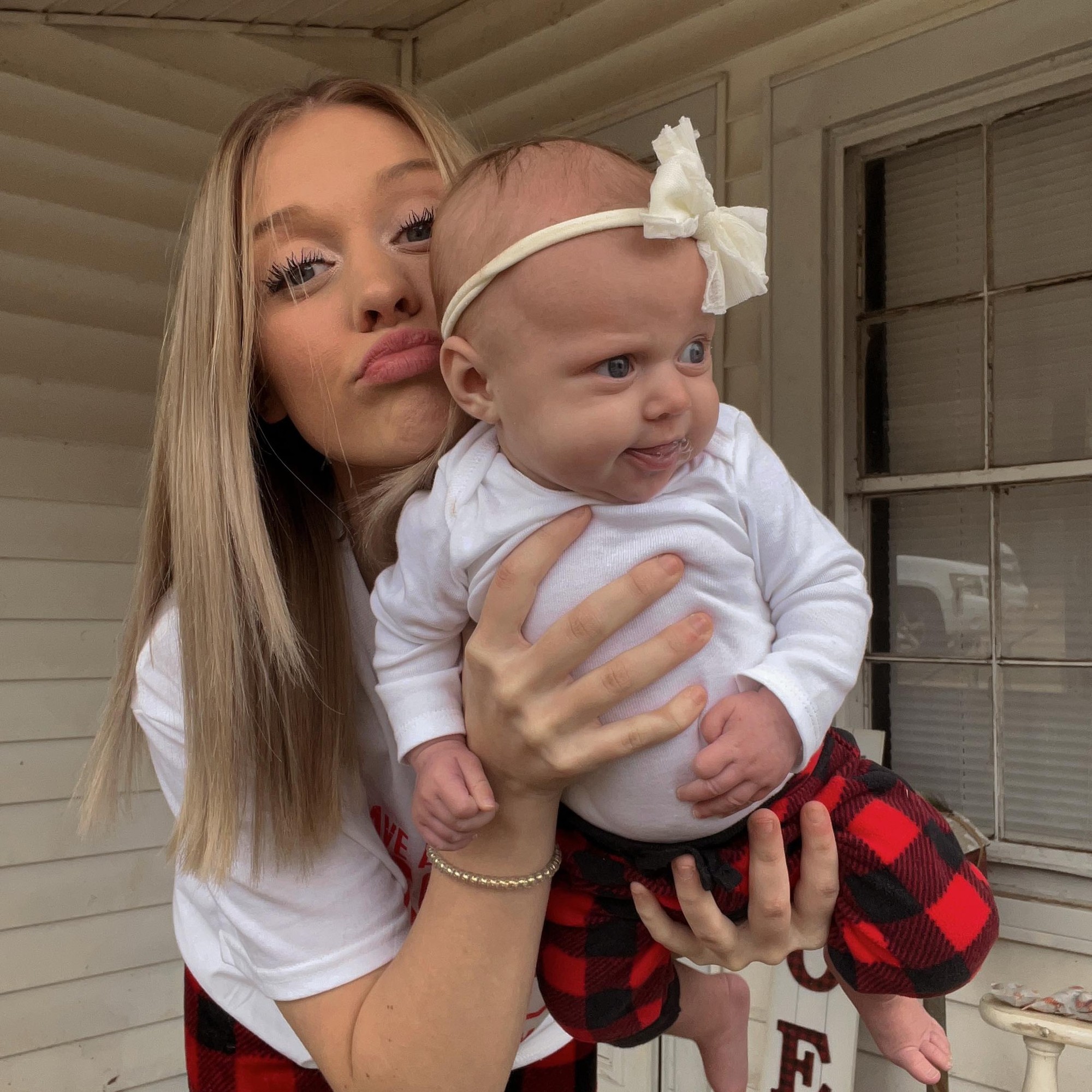 BriAnna s nečakanou dcérou Oakleigh.