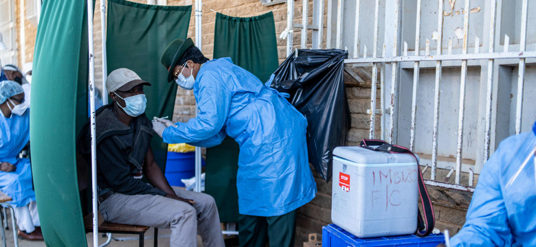 Bez szczepionki nie ma pracy i pensji. Zimbabwe walczy z koronawirusem