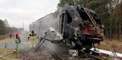 Tragedia na torach: Szynobus zderzył się z dostawczakiem. Nie żyje jedna osoba