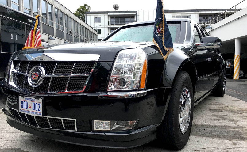 Cadillac One, czyli Bestia - samochód prezydenta USA Baracka Obamy już w Warszawie