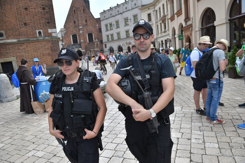 Światowe Dni Młodzieży: 58 policjantów zatruło się w drodze na uroczystości