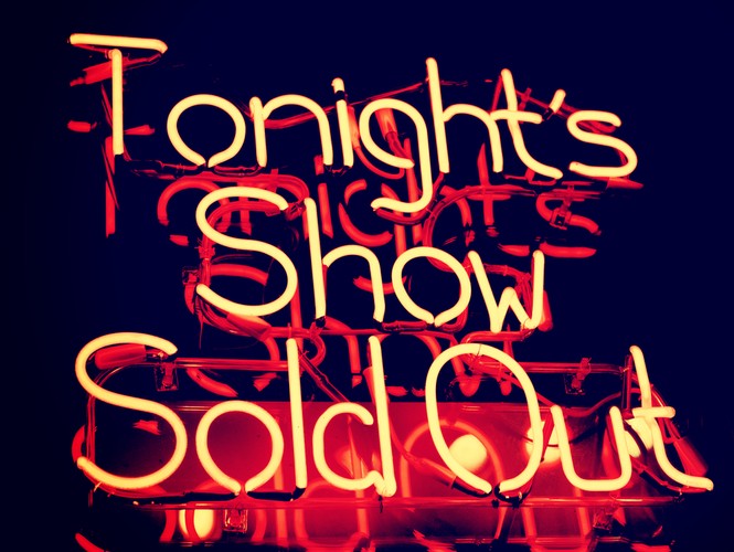 W porównaniu z rokiem poprzednim wzrosła liczba premier. Było ich ponad 100 więcej. W grudniu 2013r. odbyła się 715.