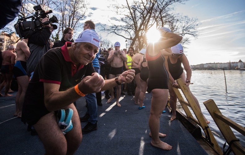 CZESKIE MORSY KĄPIĄ SIĘ W WEŁTAWIE