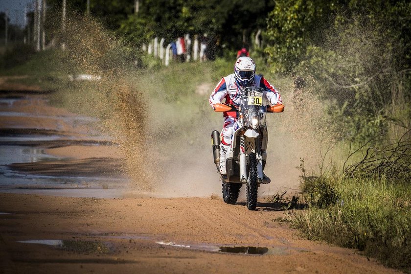 Rajd Dakar 2017: Jakub Piątek miał wypadek. Ma poważne obrażenia