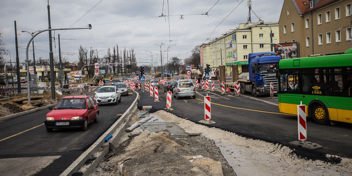 Utrudnienia na Dąbrowskiego przy Kościelnej i Przybyszewskiego