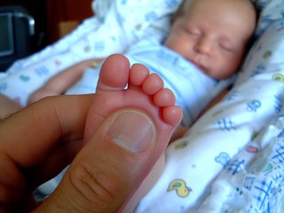 Zasiłek macierzyński także dla adoptujących