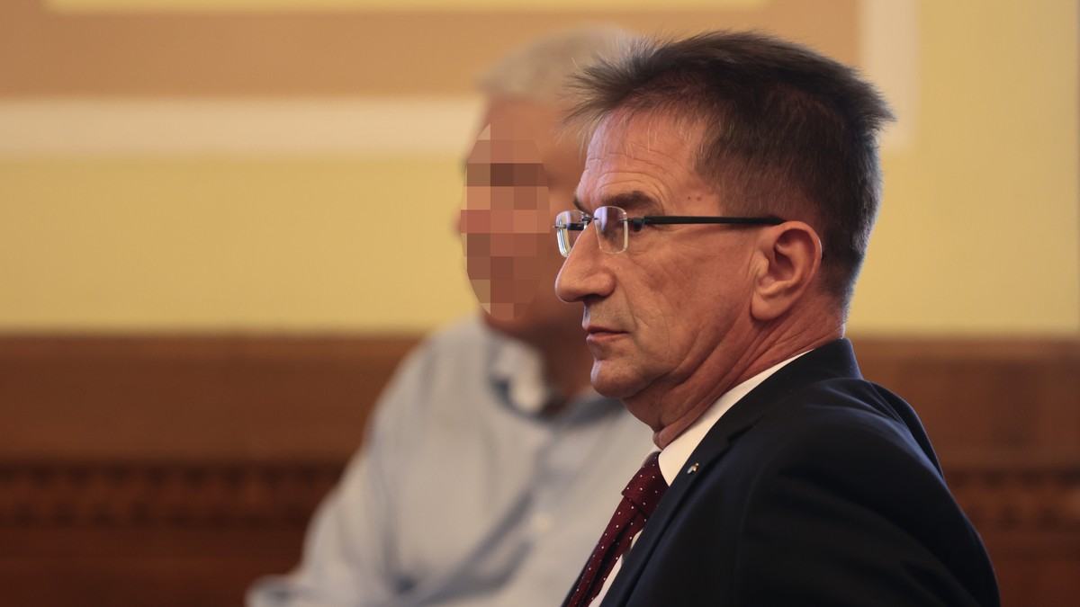 Völner Pál családja visszakapta a lefoglalt luxusjárműveket, a Porschét és a Lexust