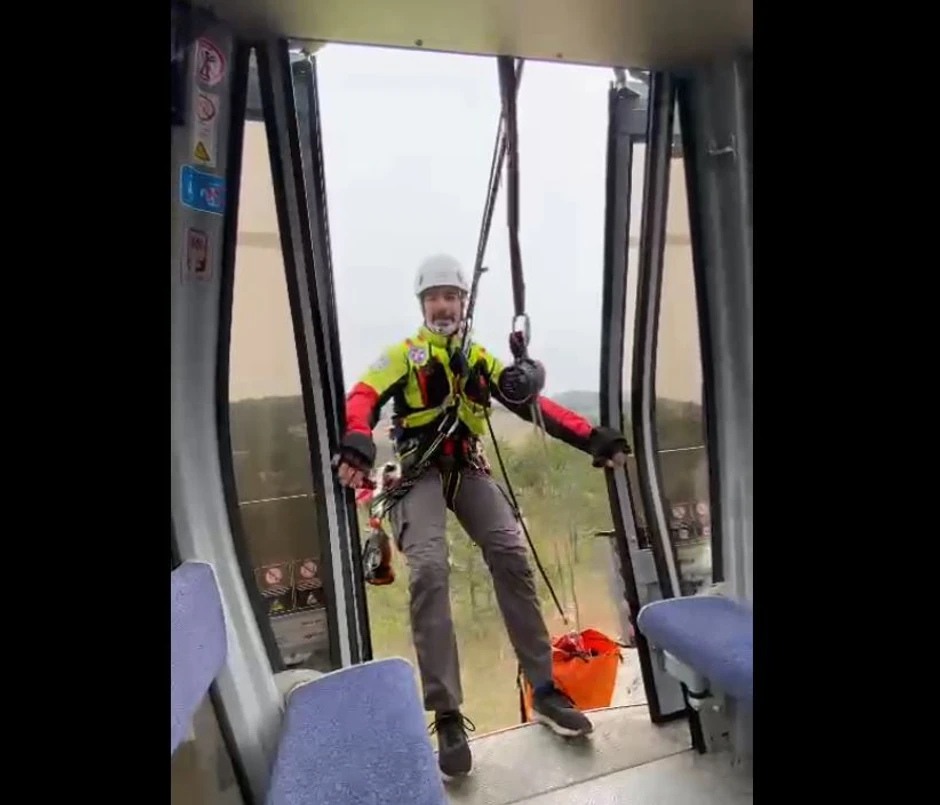 Ulazak spasioca GSS-a u gondolu