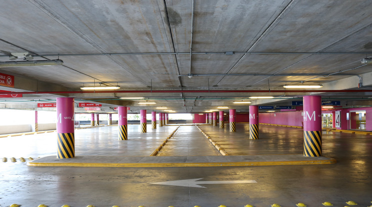 Megnyitja parkolóját a fővárosi önkormányzat a környéken lakók előtt kedd estétől december 11-ig./ fotó: pexels