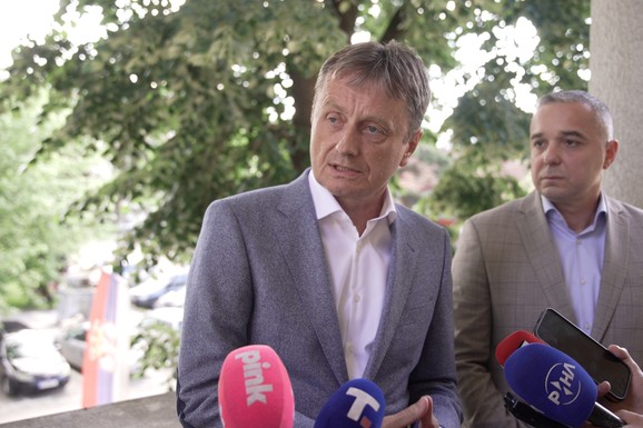 "VUČIĆ JE LIDER KOJI DRŽI DO SVOJE REČI" Glišić o učešću predsednika Srbije na samitu u Tivtu: "Neću da komentarišem Crnu Goru jer bih upotrebio teške reči"