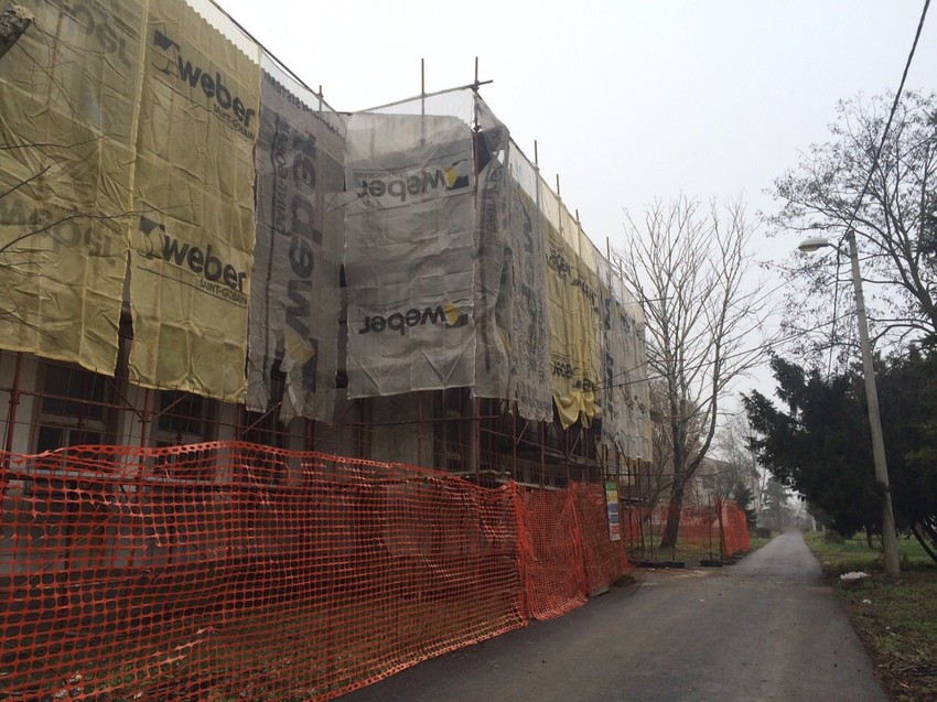 Sređivanje fasade u bolnici u Padinskoj skeli