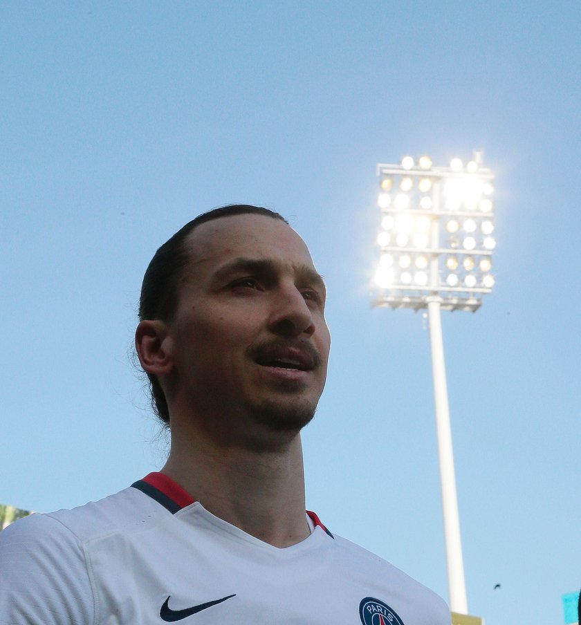 Zlatan szantażuje PSG: zostanę jeśli postawią mój pomnik!