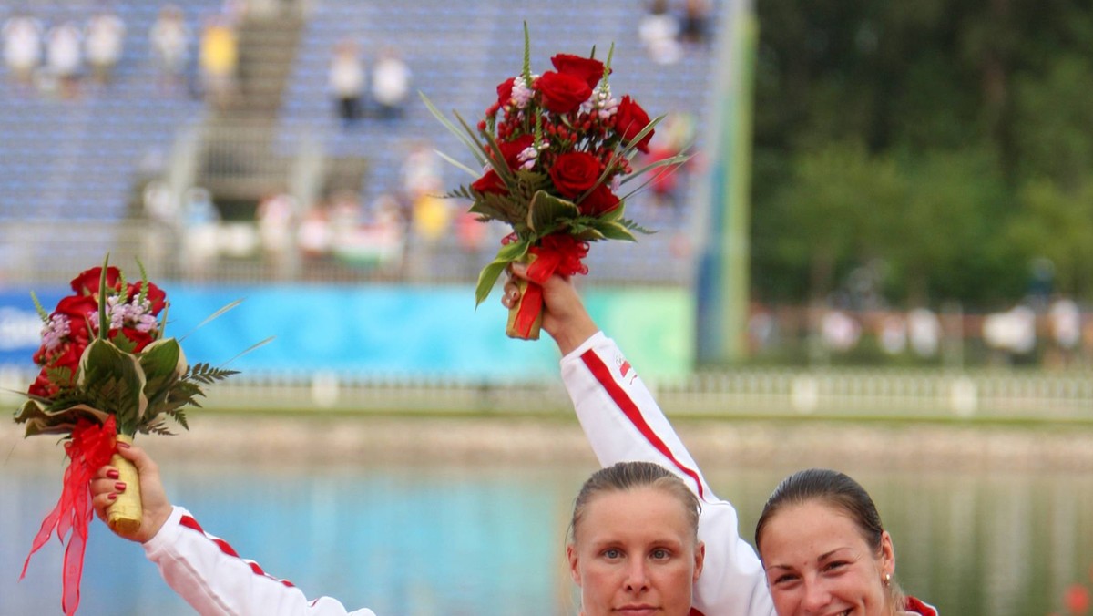 Beata Mikołajczyk i Aneta Konieczna stanęły na najniższym stopniu podium podczas trwających w węgierskim Szeged mistrzostw świata w kajakarstwie. Polki, które już awansując do finału zapewniły sobie kwalifikację olimpijską rywalizowały w kategorii K2 na dystansie 500 metrów.