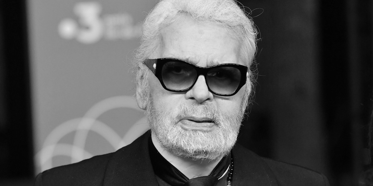 Karl Lagerfeld zmarł w wieku 85 lat. Był guru świata mody - nie tylko był szefem domu mody Chanel przez wiele lat, ale stworzył też unikatową markę własną, podziwianą i uwielbianą na całym świecie