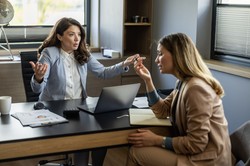 Nie wszyscy o tym wiedzą, ale to też mobbing. Ekspert ujawnia skalę zjawiska