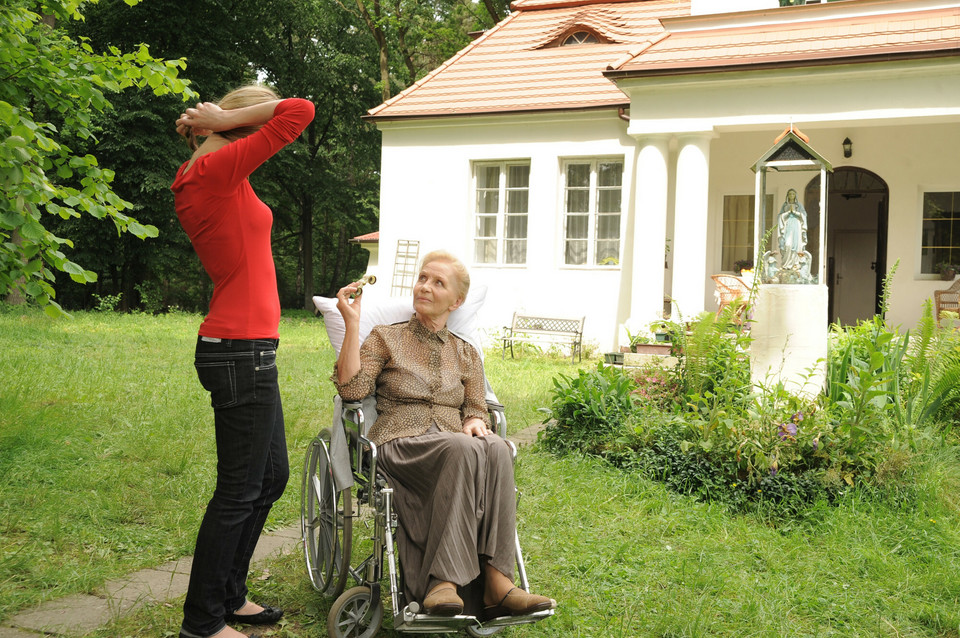 Milena Suszyńska i Anna Milewska na planie serialu "Złotopolscy" (2010)