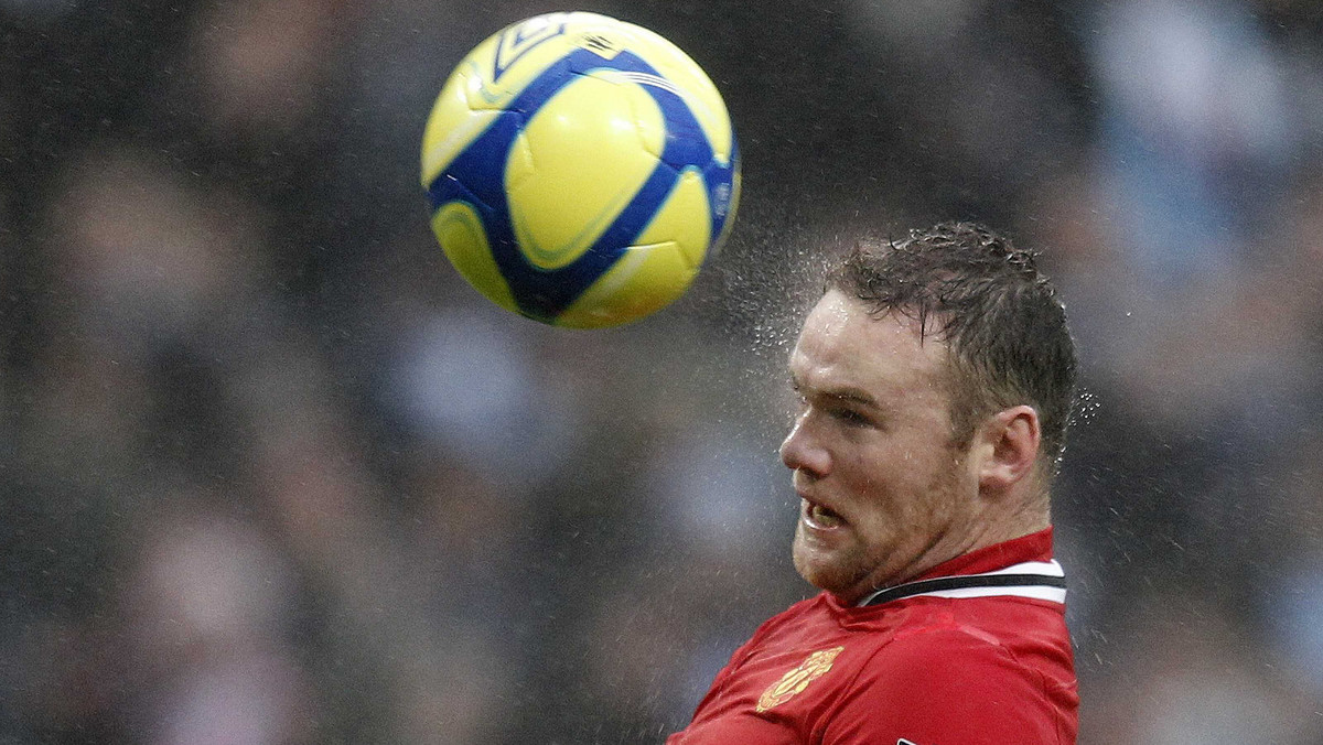 Wszystko wskazuje na to, że Wayne Rooney ma nową pasję. Napastnik Manchesteru United zamierza kupić zestaw perkusyjny Tony'ego McCarrolla, byłego członka grupy Oasis.