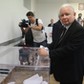 Jarosław Kaczyński podczas głosowania w wyborach parlamentarnych w 2019 r.