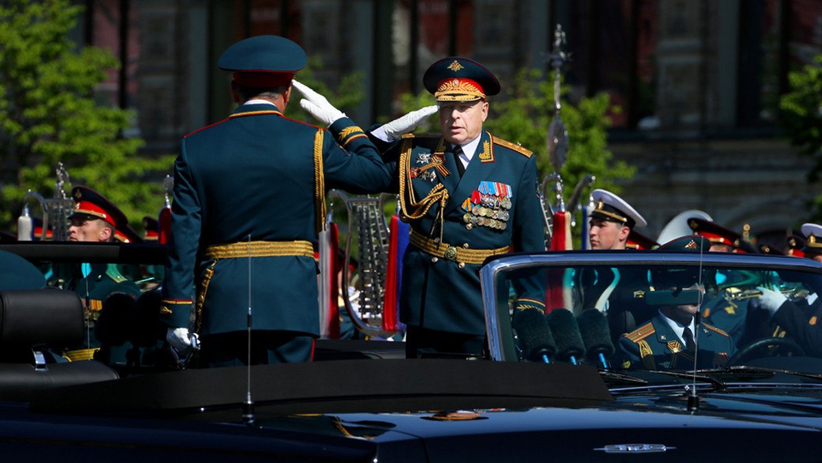 Rodzina rosyjskiego generała Olega Saljukowa, głównodowodzącego wojsk lądowych, zarabia na organizowaniu imprez patriotycznych. Tak wynika z dochodzenia przeprowadzonego przez rosyjski serwis BBC.