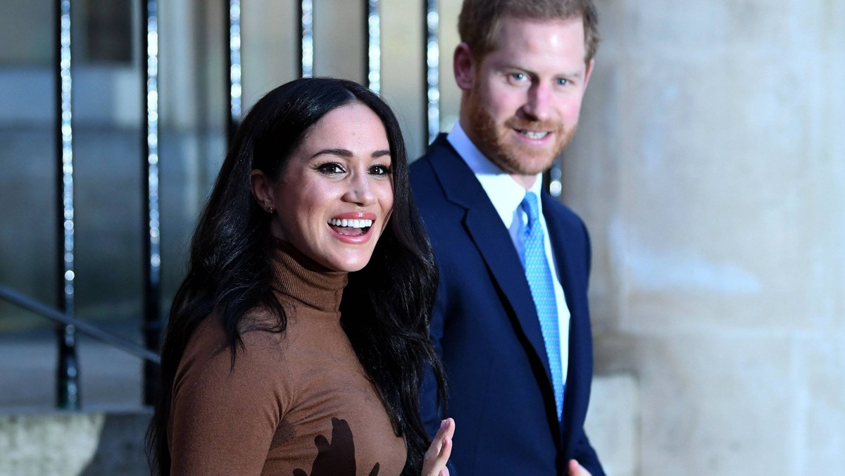 Wielka Brytania: Meghan i Harry czują się szykanowani. Królowa zakazała używana słowa "royal"