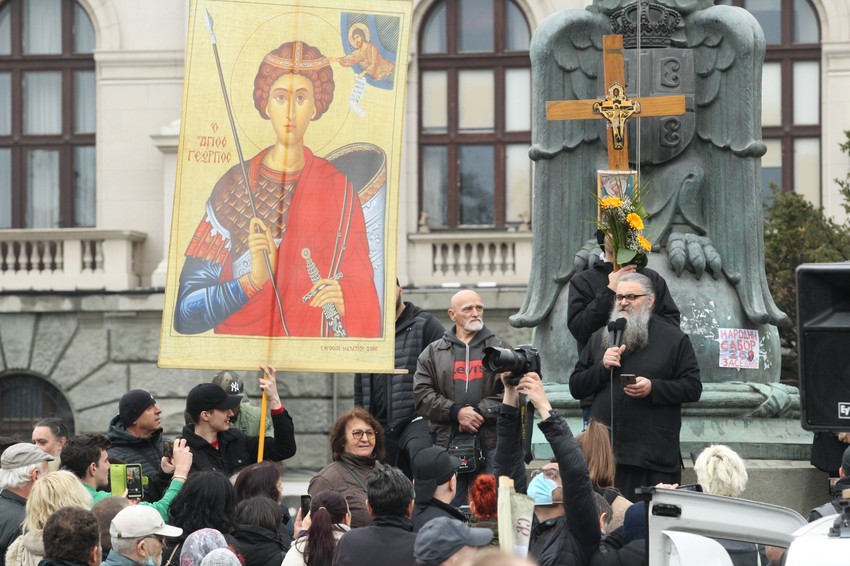 Na čelu kolone i raščinjeni monah Antonije