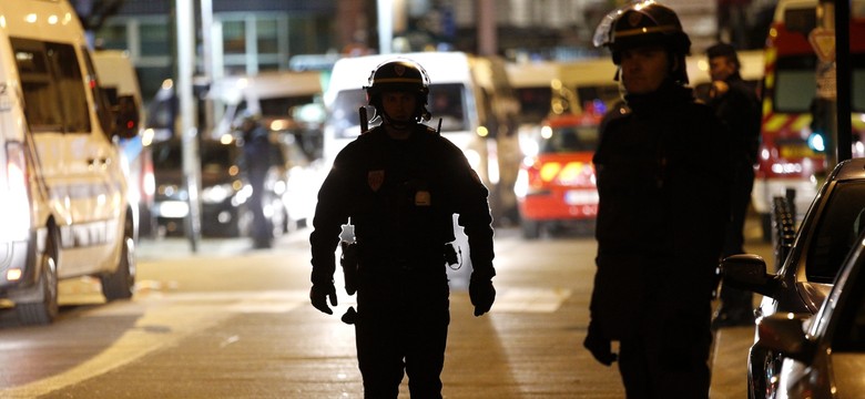 Syryjski paszport terrorysty z Paryża. Doniesienia greckiej telewizji