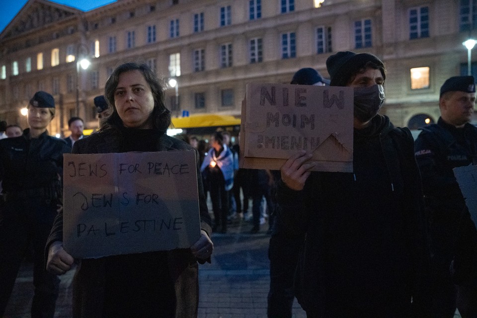 Protest Palestyńczyków pod pomnikiem Kopernika