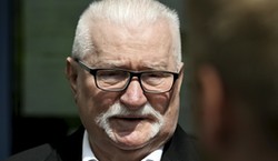 Lech Wałęsa po kolejnej operacji. "Usunęli, co chodziło do tyłu" [FOTO]