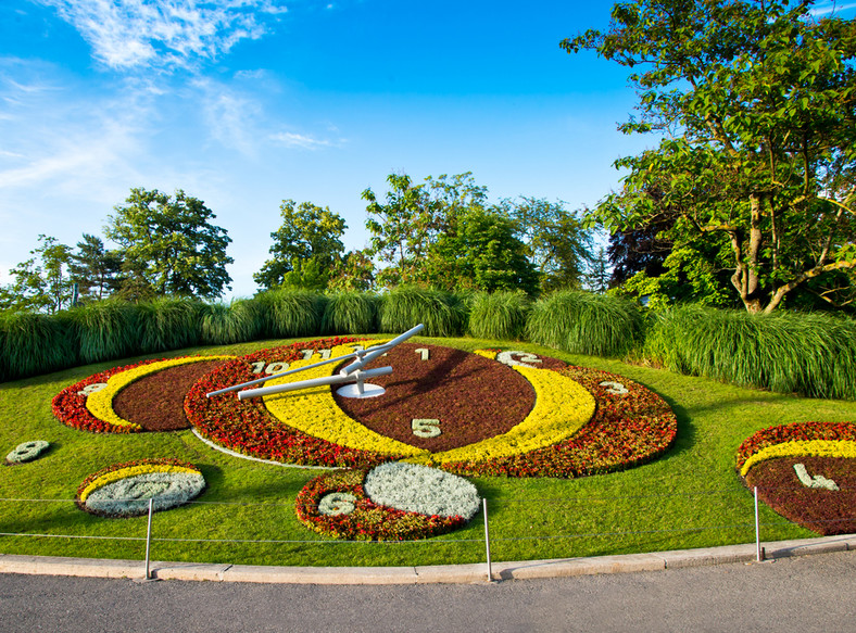 Zegar kwiatowy (Horloge fleurie) w parku Jardin Anglais