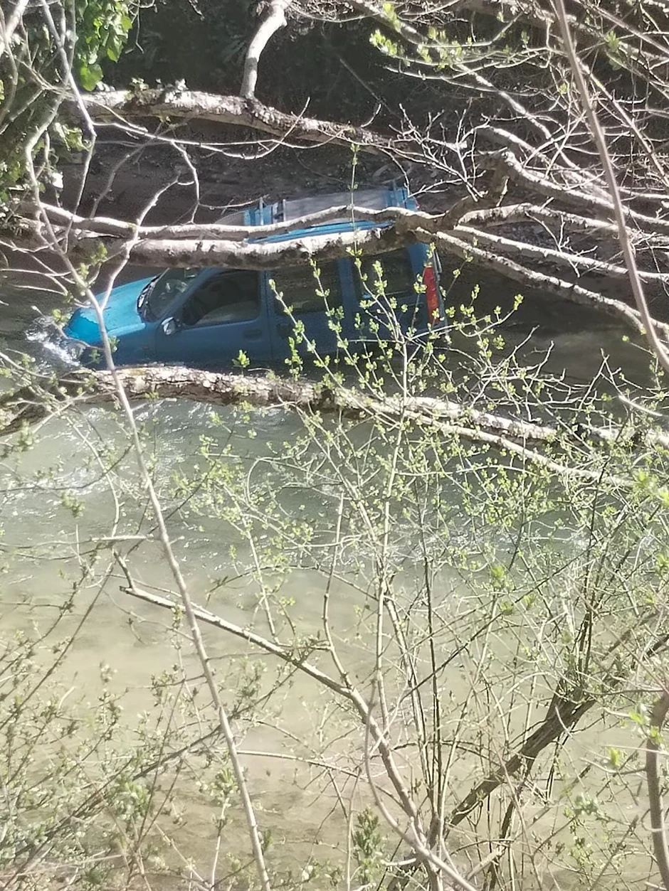 Automobil je sleteo u reku