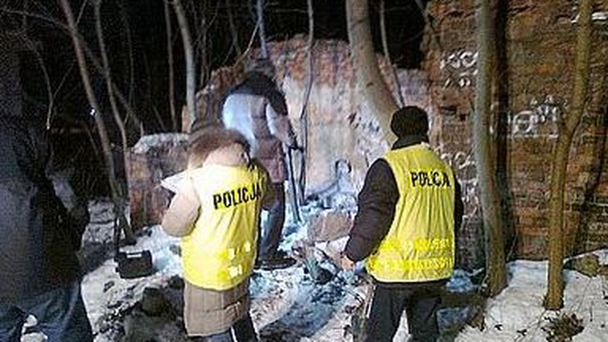 W nocy z czwartku na piątek policjanci znaleźli ciało dziewczynki. Miejsce ukrycia zwłok wskazała kryminalnym matka półrocznej dziewczynki, której zaginięcie zgłoszono 24 stycznia w Sosnowcu.