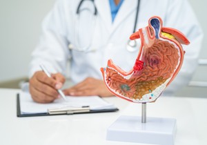 Metastatski rak želuca je rak koji počinje u želucu i širi se na druge delove tela