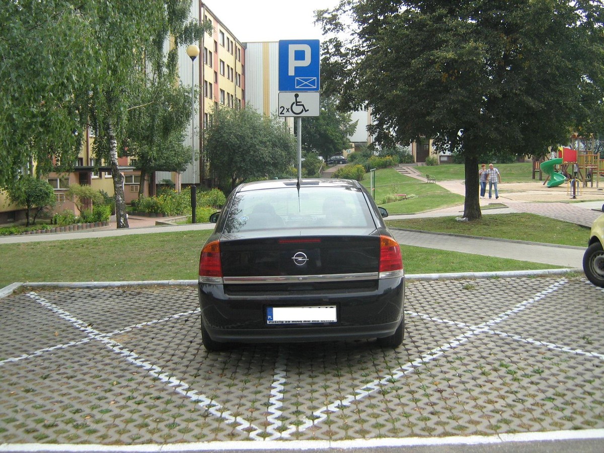 Co grozi za parkowanie na miejscu dla niepełnoprawnych? Nowe przepisy